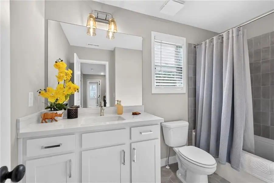 Furnished interior view inside a new home in Avenbrook, Mableton (Image 17).