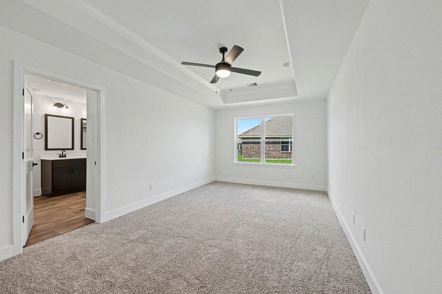 Spacious, unfurnished interior of a new home in , Angleton (Image 16).
