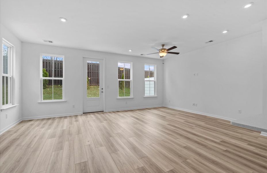 Spacious, unfurnished interior of a new home in Alston Park, Greenville (Image 23).