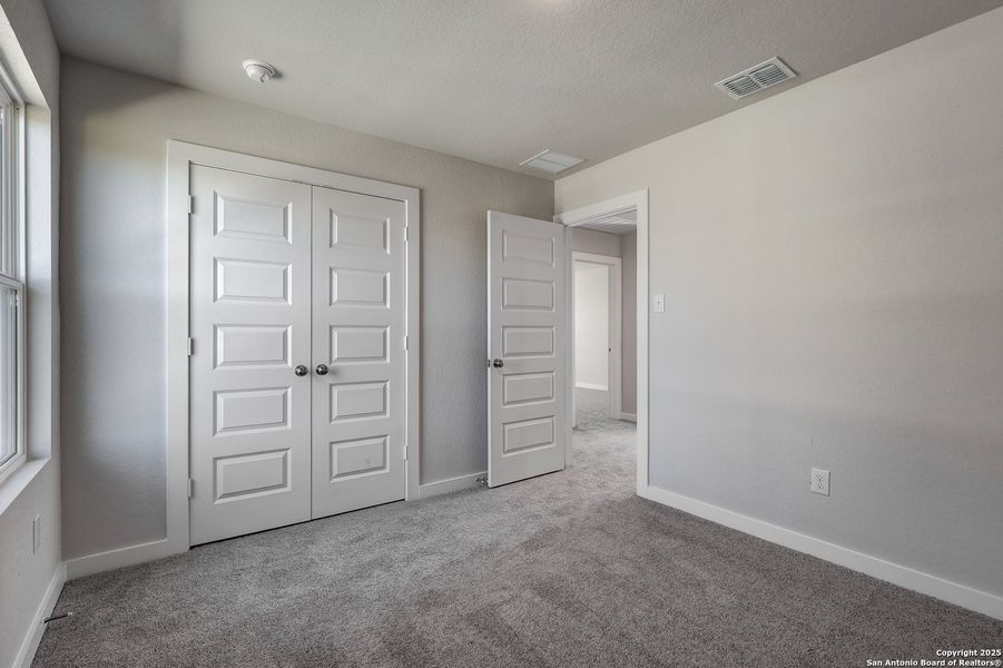 Spacious, unfurnished interior of a new home in Mesa Vista, San Antonio (Image 17).