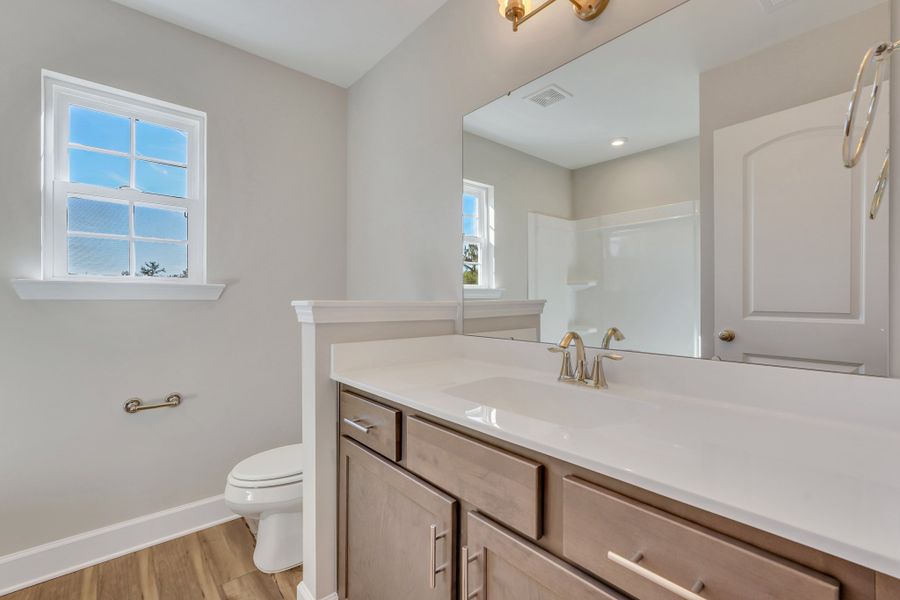Rose Atoll – Secondary Bathroom | Ernest Homes
