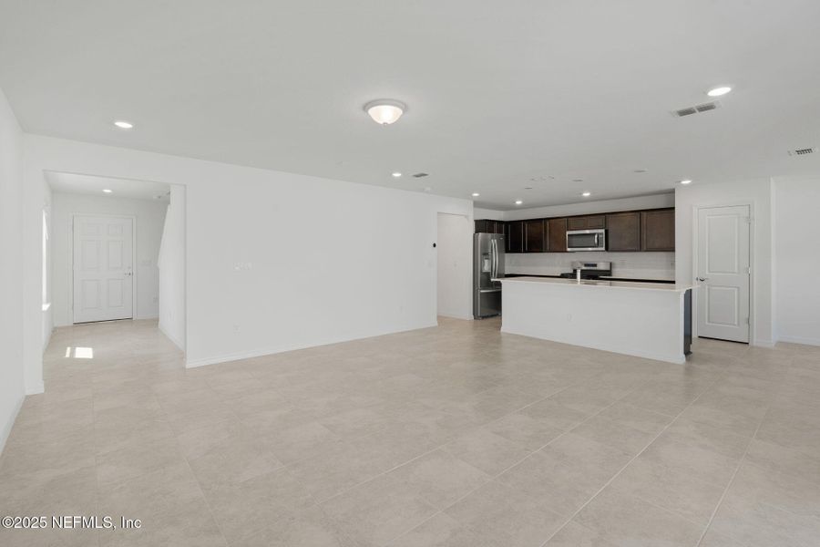 Spacious, unfurnished interior of a new home in Wells Landing, Jacksonville (Image 11).