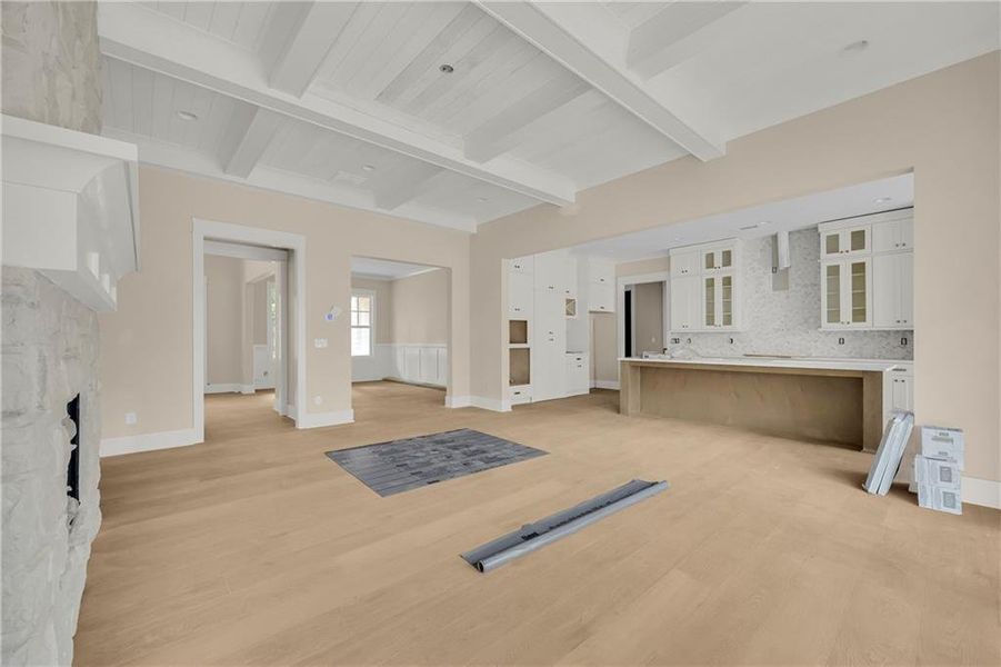 Spacious, unfurnished interior of a new home in , Bishop (Image 19).