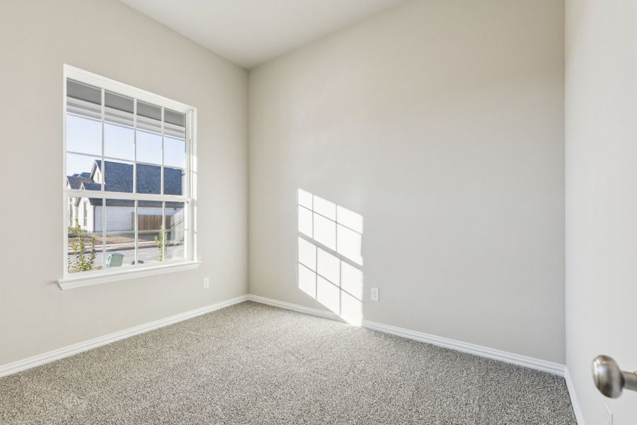 Spacious, unfurnished interior of a new home in Summer Crest, Fort Worth (Image 15).