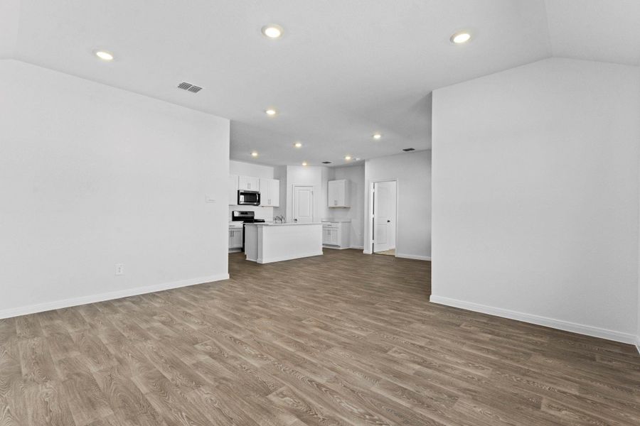 Spacious, unfurnished interior of a new home in Trace, San Marcos (Image 21).