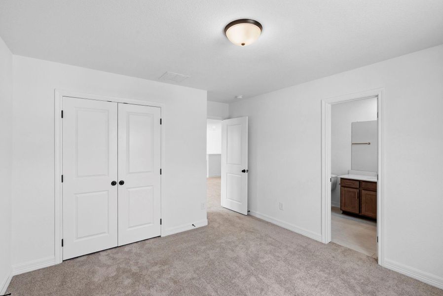 Spacious, unfurnished interior of a new home in Spring Creek Trails, Magnolia (Image 23).