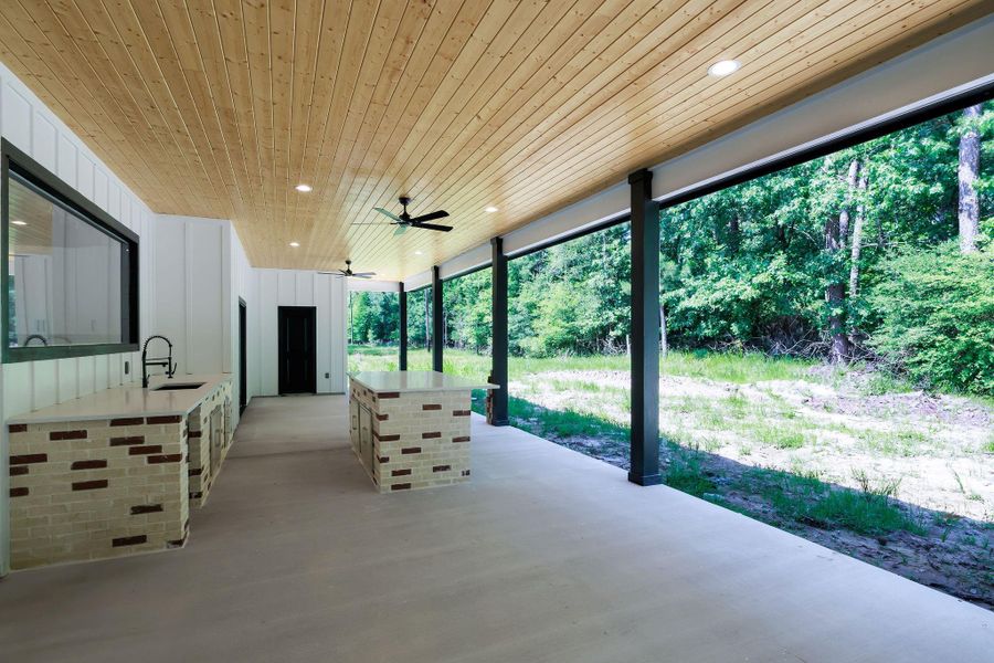 Exterior details and patio area of a home in , Trinity (Image 3).