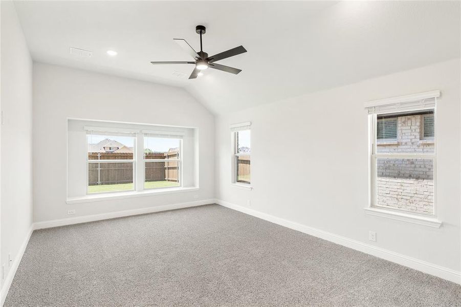 Spacious, unfurnished interior of a new home in Chaparral Park, Oak Point (Image 18). Spacious, unfurnished interior of a new home in Chaparral Park, Oak Point (Image 18).