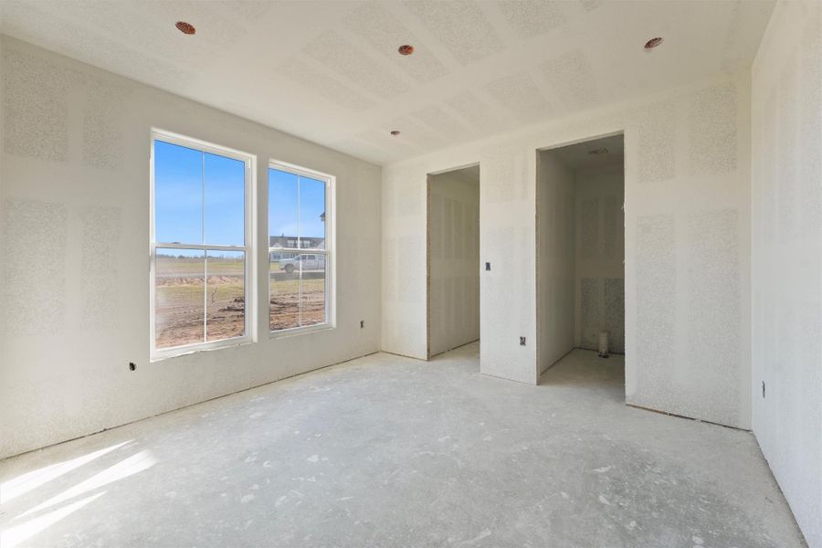 Luxurious secondary bedroom with private en-suite bathroom. Luxurious secondary bedroom with private en-suite bathroom.