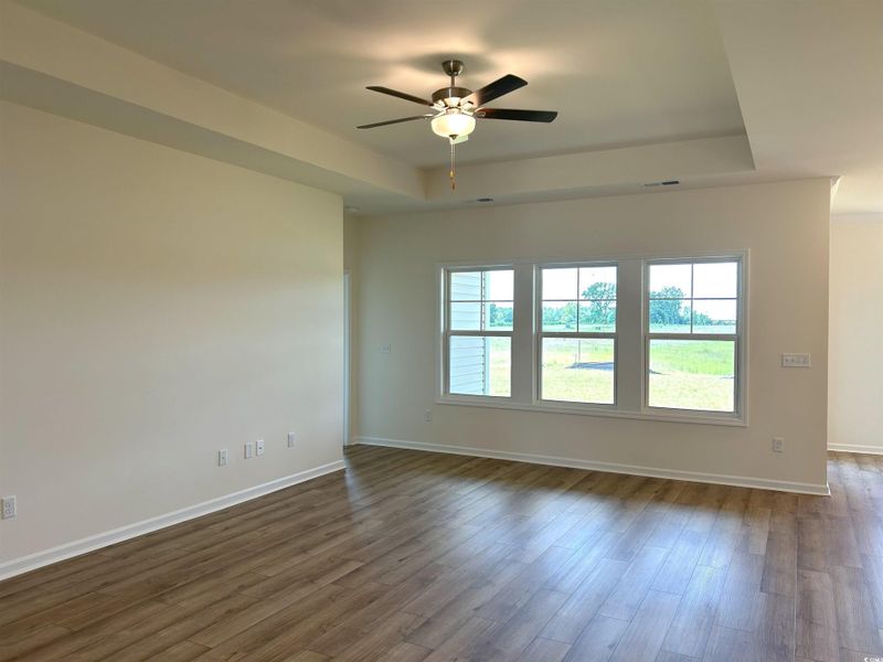 Spacious, unfurnished interior of a new home in Edgefield, Loris (Image 9).
