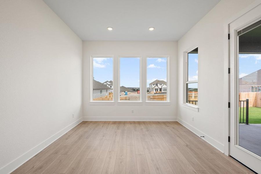 Spacious, unfurnished interior of a new home in Lariat, Liberty Hill (Image 25).