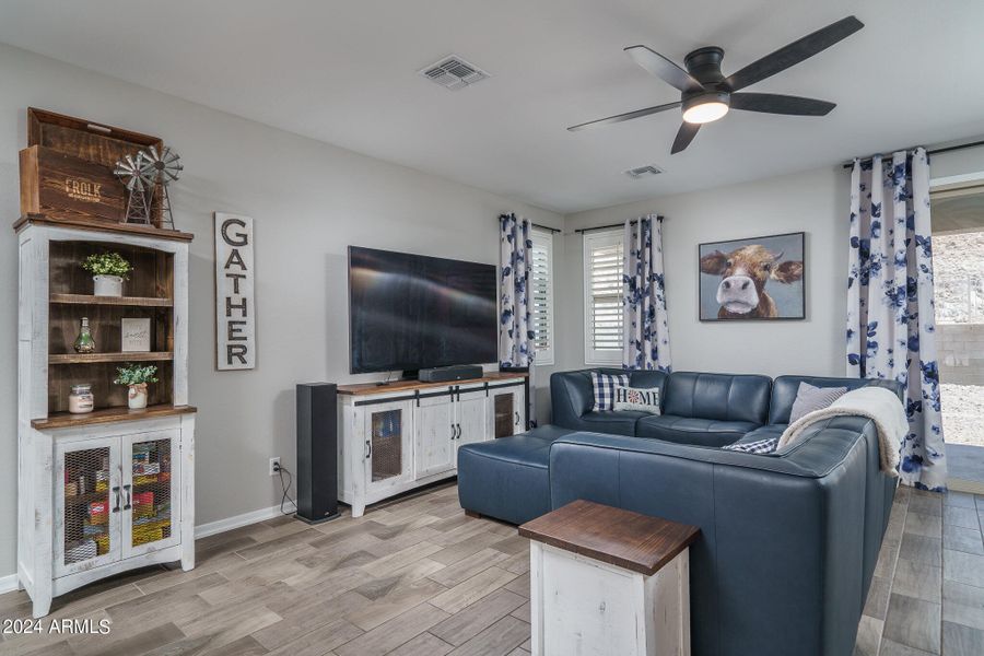 7) GREAT ROOM 7) GREAT ROOM