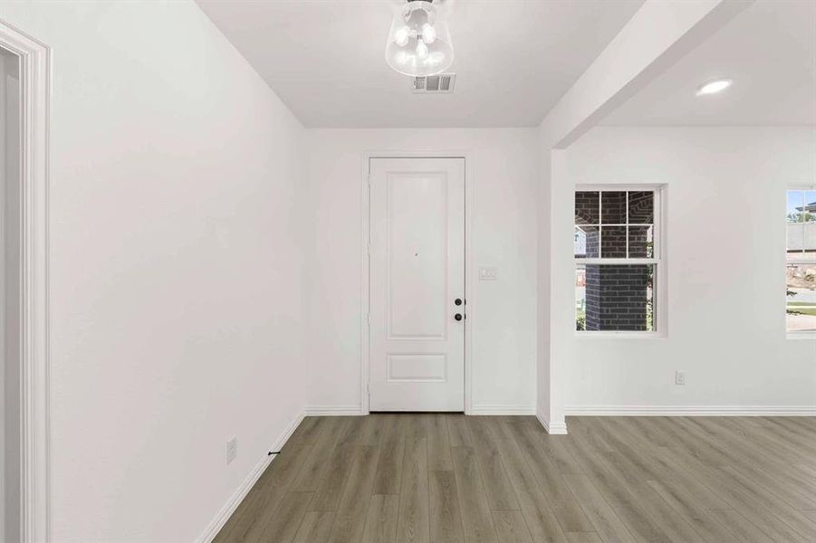 Spacious, unfurnished interior of a new home in Monticello Park, Princeton (Image 25).