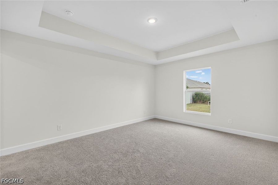 Spacious, unfurnished interior of a new home in Cape Coral, Cape Coral (Image 19).