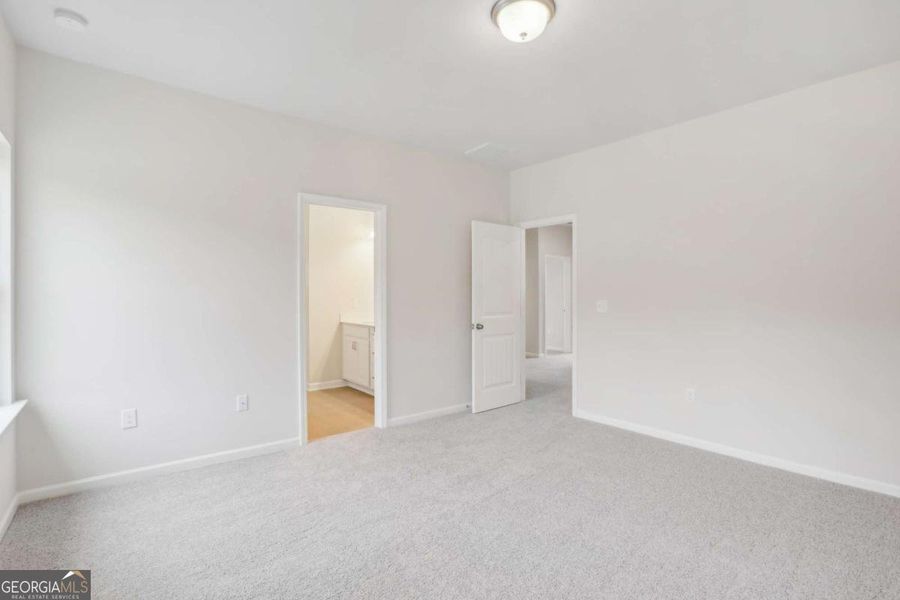Spacious, unfurnished interior of a new home in Stonebridge North, Macon (Image 15).