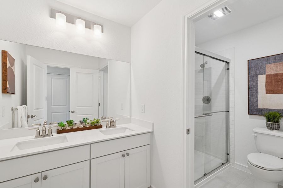 Hall bath 2 (*Photo not of actual home and used for illustration purposes only.)