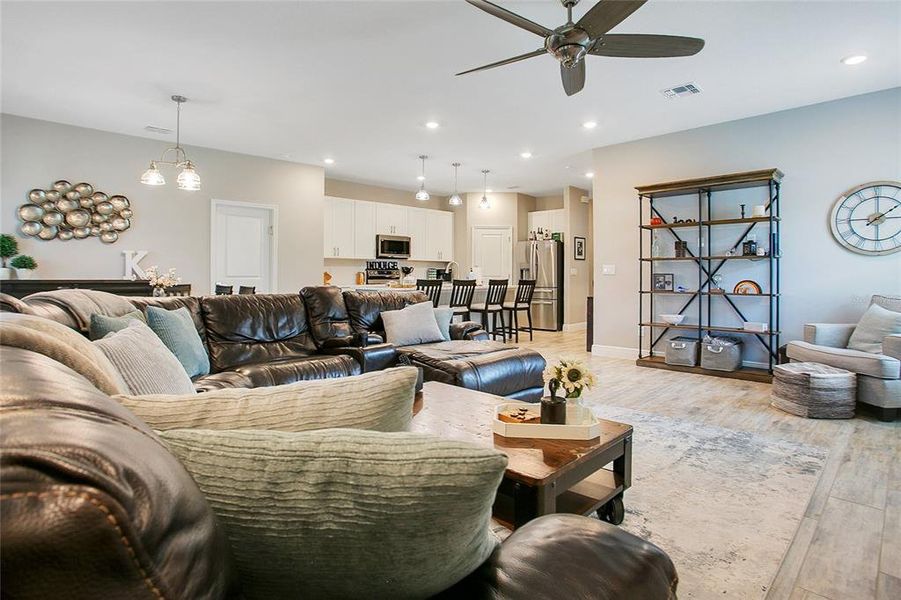 Community amenities in , Deltona (Image 25).