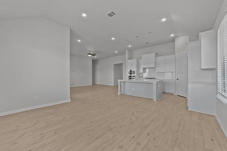 Spacious, unfurnished interior of a new home in Tinsley Meadows, Van Alstyne (Image 16).