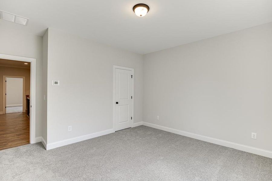 Spacious, unfurnished interior of a new home in , Jefferson (Image 37).