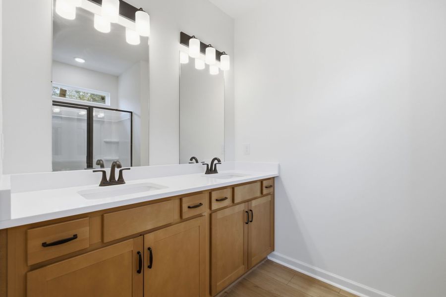 Maddux II Primary Bath