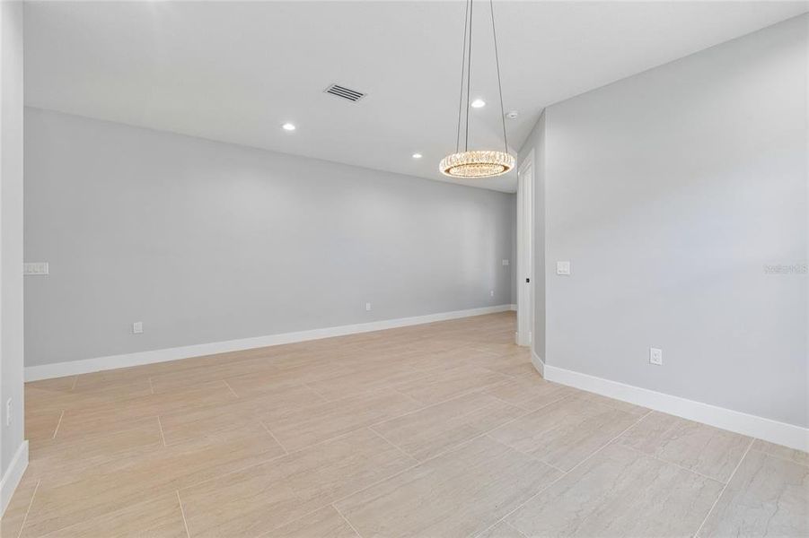 Spacious, unfurnished interior of a new home in , Tampa (Image 26).