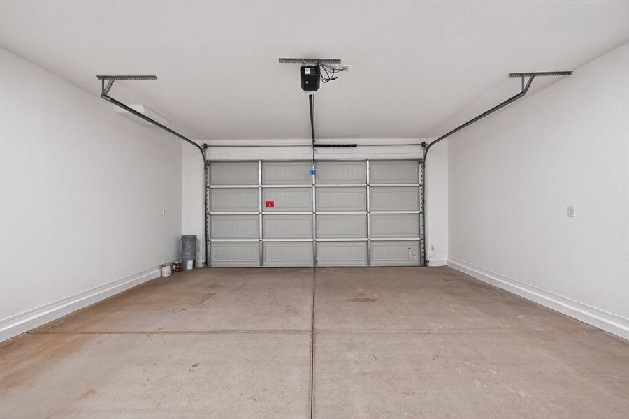 Spacious, unfurnished interior of a new home in Artisan at Asante, Surprise (Image 29).