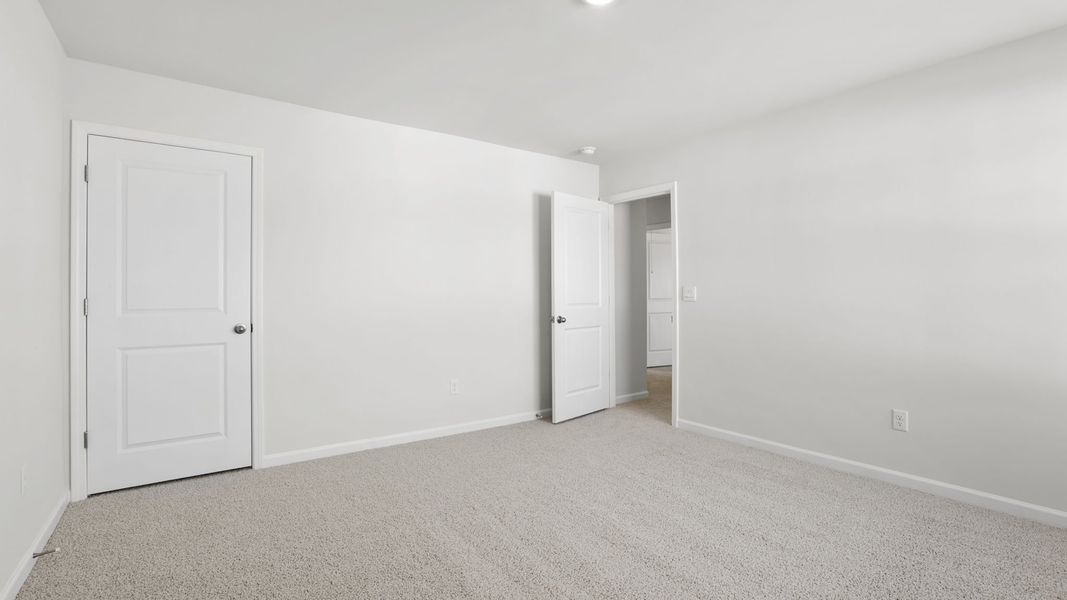 Spacious, unfurnished interior of a new home in Cedar Gap, Fountain Inn (Image 27).