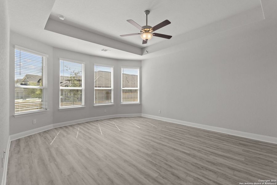 Spacious, unfurnished interior of a new home in Stillwater Ranch 45', San Antonio (Image 23).
