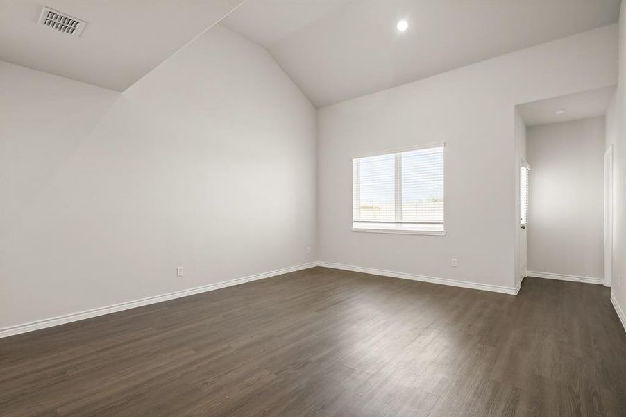 Spacious, unfurnished interior of a new home in Sycamore Landing, Fort Worth (Image 9). Spacious, unfurnished interior of a new home in Sycamore Landing, Fort Worth (Image 9).