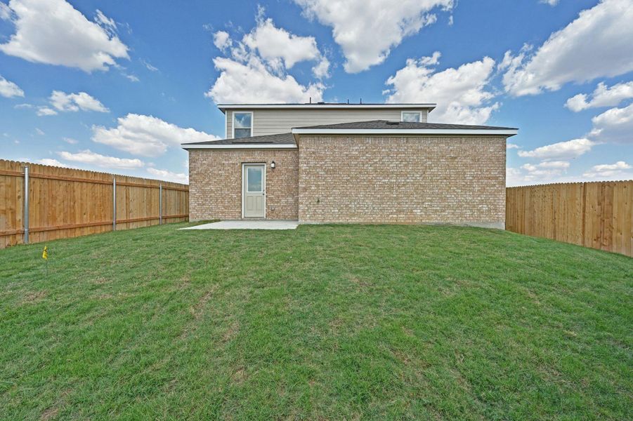 Exterior details and patio area of a home in Stoney Chase, Del Valle (Image 20).