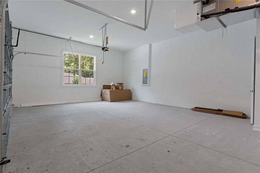 Spacious, unfurnished interior of a new home in , Lecanto (Image 42).