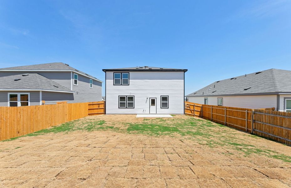 Exterior details and patio area of a home in Skyview, Belton (Image 28).