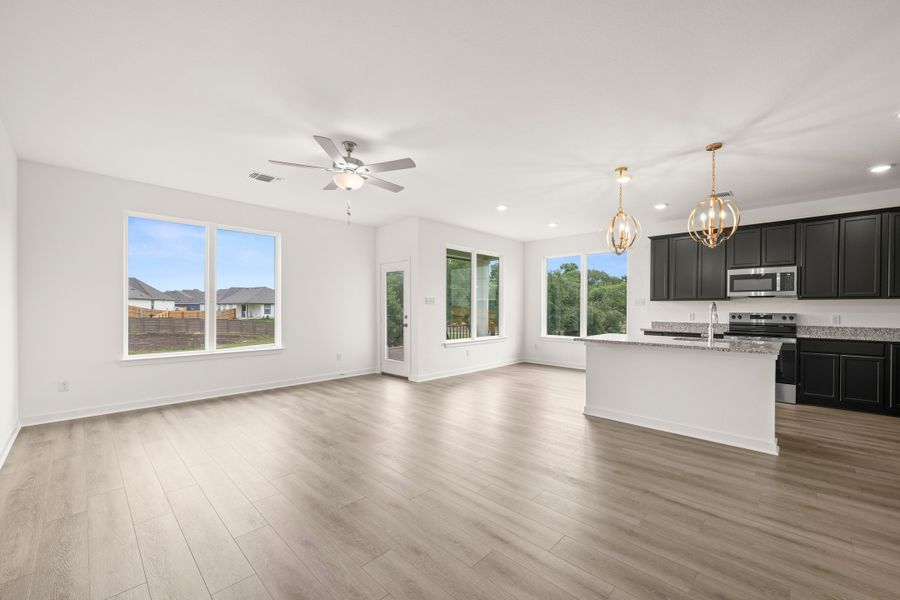 Spacious, unfurnished interior of a new home in The Reserve at Turnbo Ranch, Killeen (Image 10).