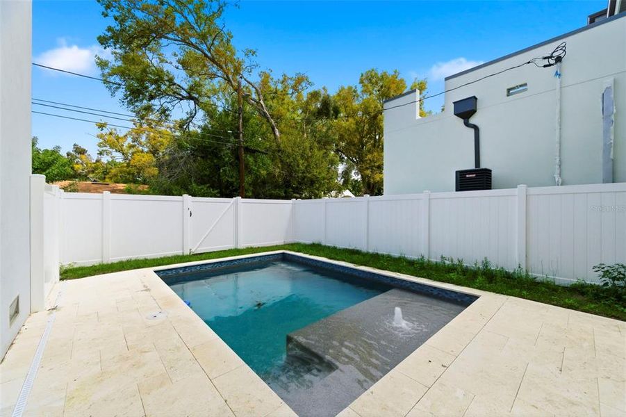 Exterior details and patio area of a home in , St. Petersburg (Image 27).