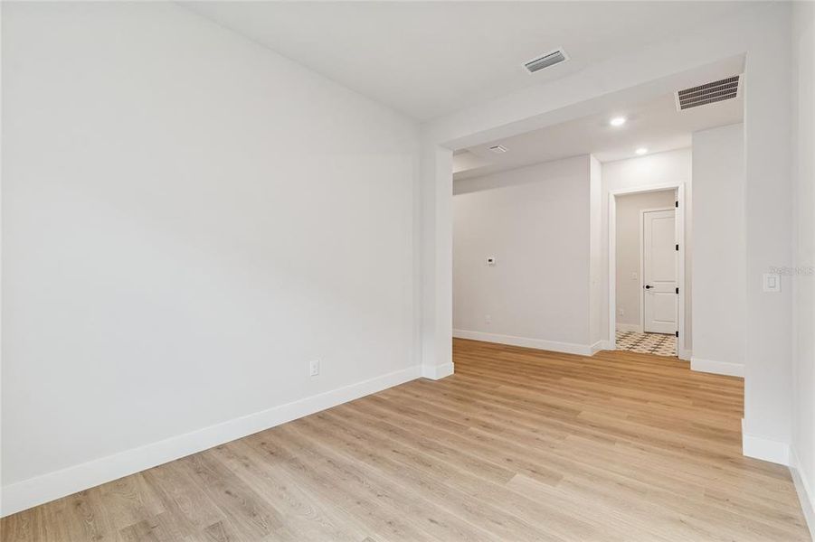 Spacious, unfurnished interior of a new home in Chapel Crossings, Wesley Chapel (Image 19).