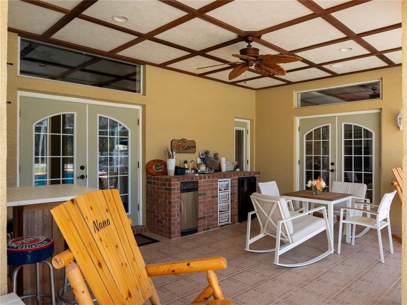 Exterior details and patio area of a home in , Ocklawaha (Image 4).