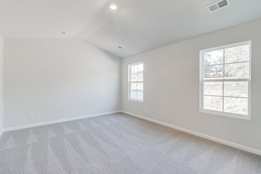 Spacious, unfurnished interior of a new home in Bluefield, Lexington (Image 22).