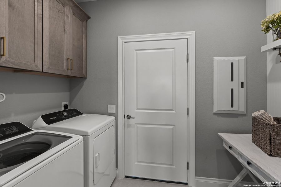 Furnished interior view inside a new home in Del Webb New Braunfels at Veramendi, New Braunfels (Image 26).