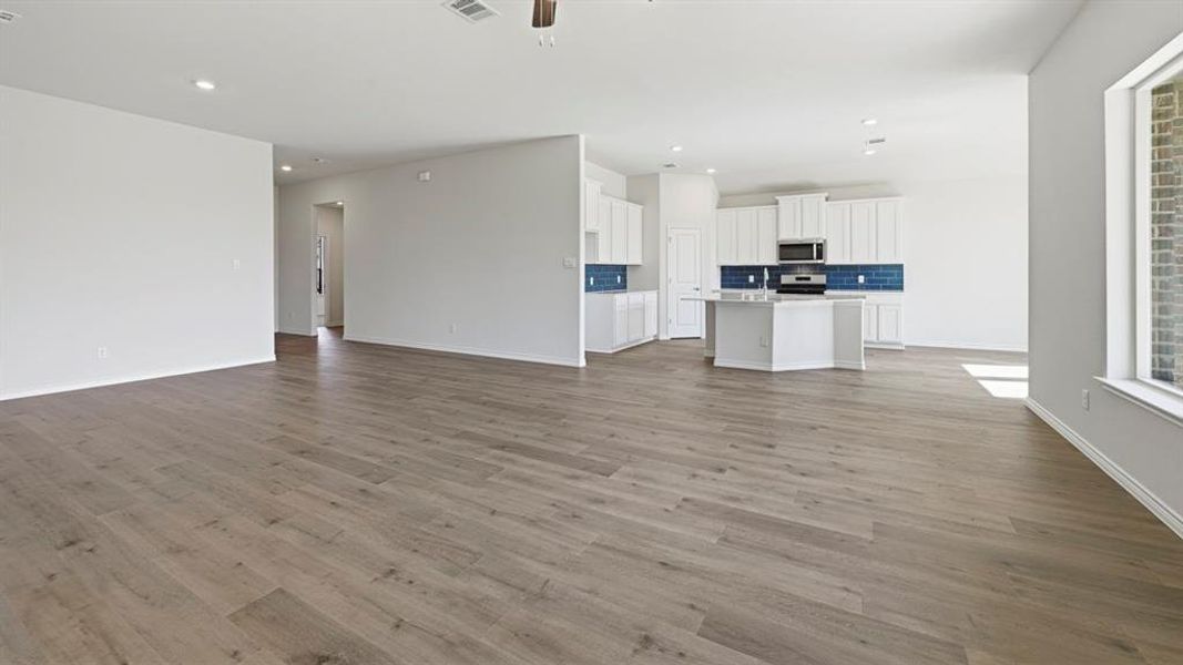 Spacious, unfurnished interior of a new home in The Woods at Lindsey Place, Anna (Image 22).