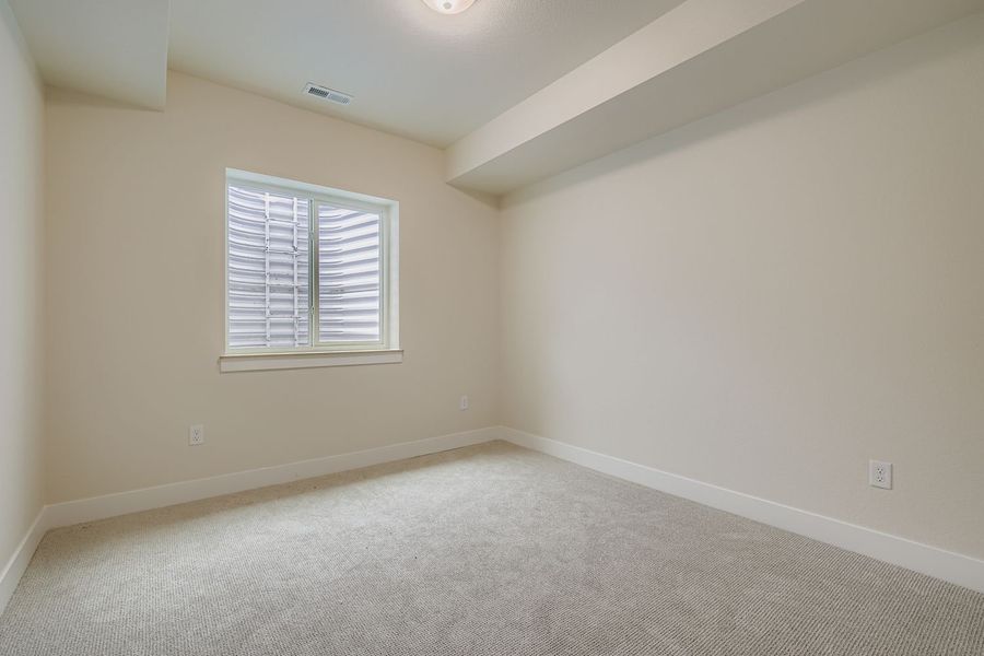 Spacious, unfurnished interior of a new home in Sterling Ranch 50s, Colorado Springs (Image 28).