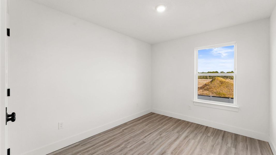 Spacious, unfurnished interior of a new home in Colonial East Townhomes, Panama City Beach (Image 27).