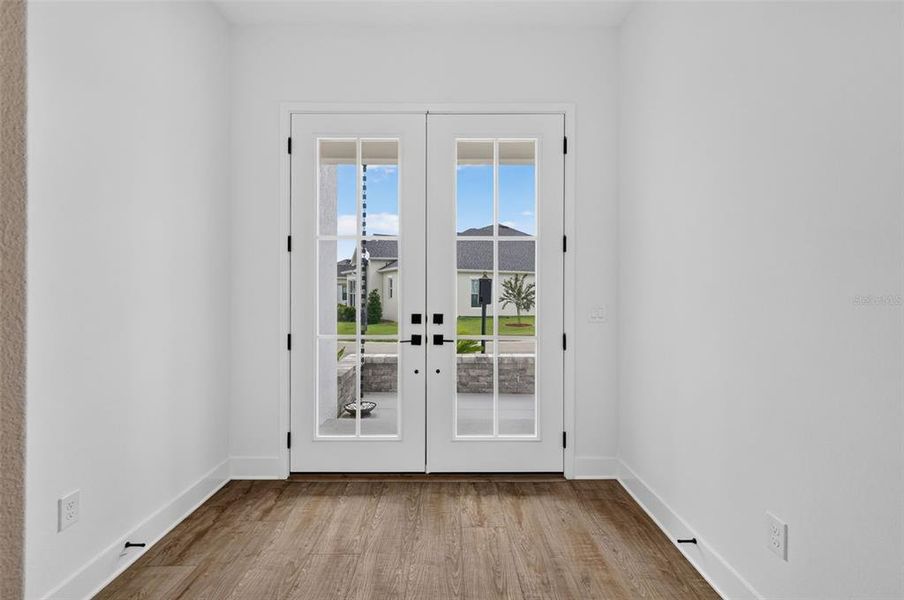 Spacious, unfurnished interior of a new home in , The Villages (Image 23).