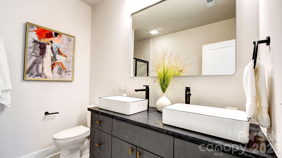 Primary bath from staged model.