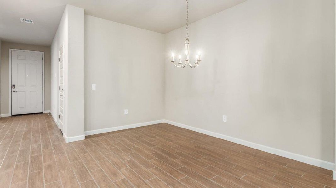 Spacious, unfurnished interior of a new home in Sycamore Vista, Vail (Image 16).