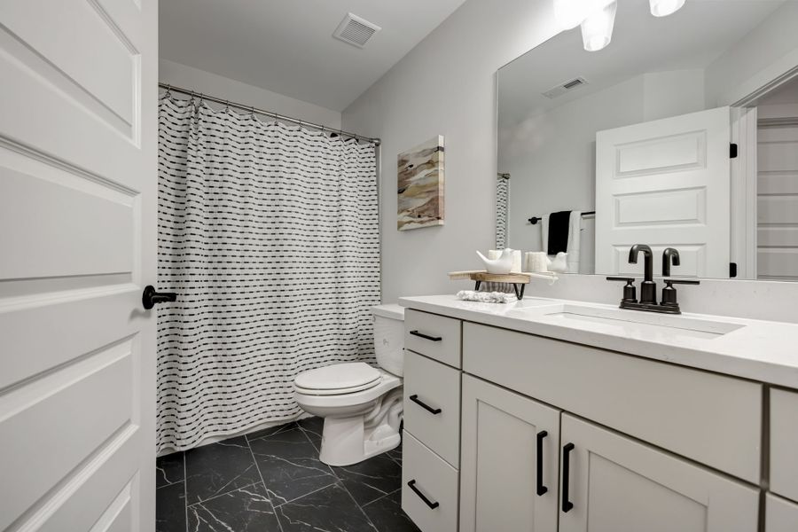 Bright and Modern Secondary Bathroom