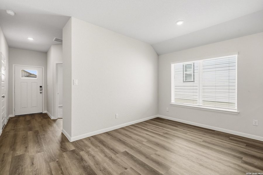 Spacious, unfurnished interior of a new home in Cinco Lakes, San Antonio (Image 15). Spacious, unfurnished interior of a new home in Cinco Lakes, San Antonio (Image 15).
