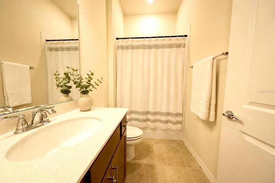 Furnished interior view inside a new home in , Orlando (Image 24).