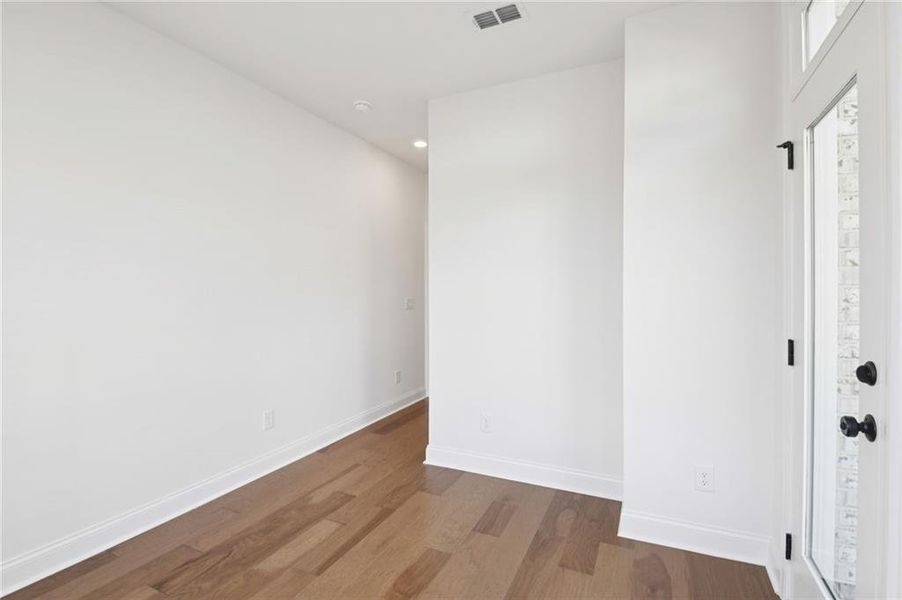 Spacious, unfurnished interior of a new home in Ward's Crossing Townhomes, Johns Creek (Image 59).