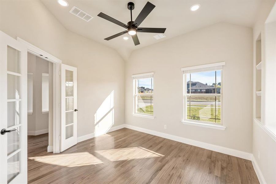 Spacious, unfurnished interior of a new home in Triple Diamond Ranch, Mansfield (Image 23). Spacious, unfurnished interior of a new home in Triple Diamond Ranch, Mansfield (Image 23).
