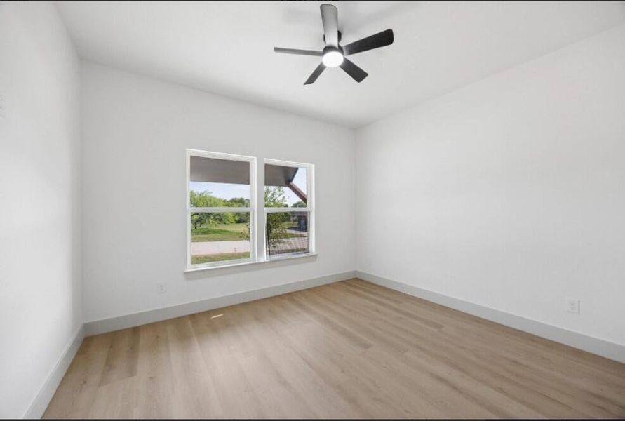 Spacious, unfurnished interior of a new home in , Sherman (Image 20).